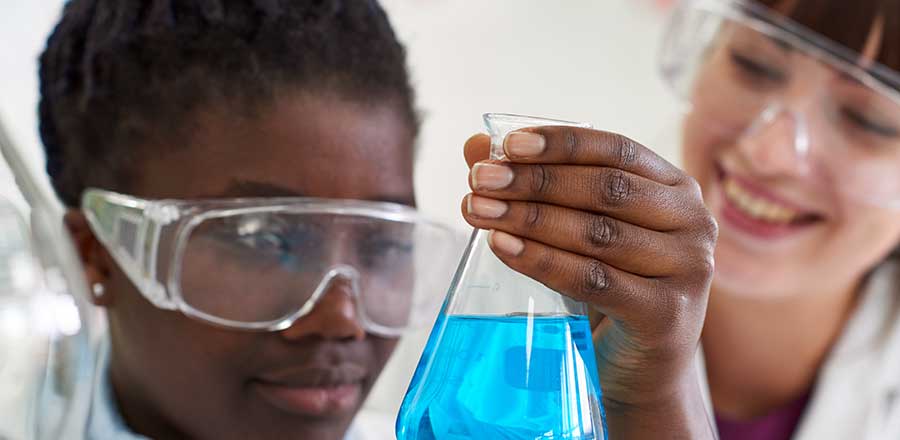 Feature image for New level 4 Medical Physics apprenticeship programme starts this summer